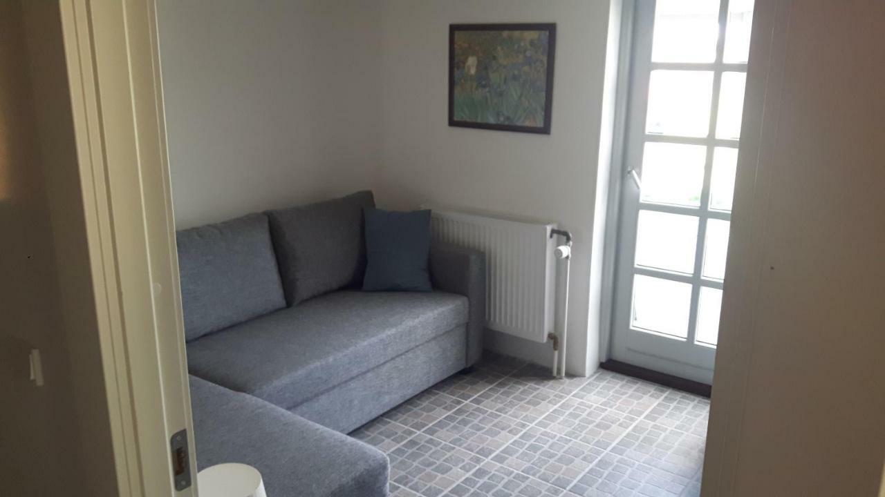 Pelikan Garden 1 Ferielejlighed Max 4 Personer Ved 2 Personer 650,00 Ekstra Personer 150,00 Kr Ekstra Stege Esterno foto