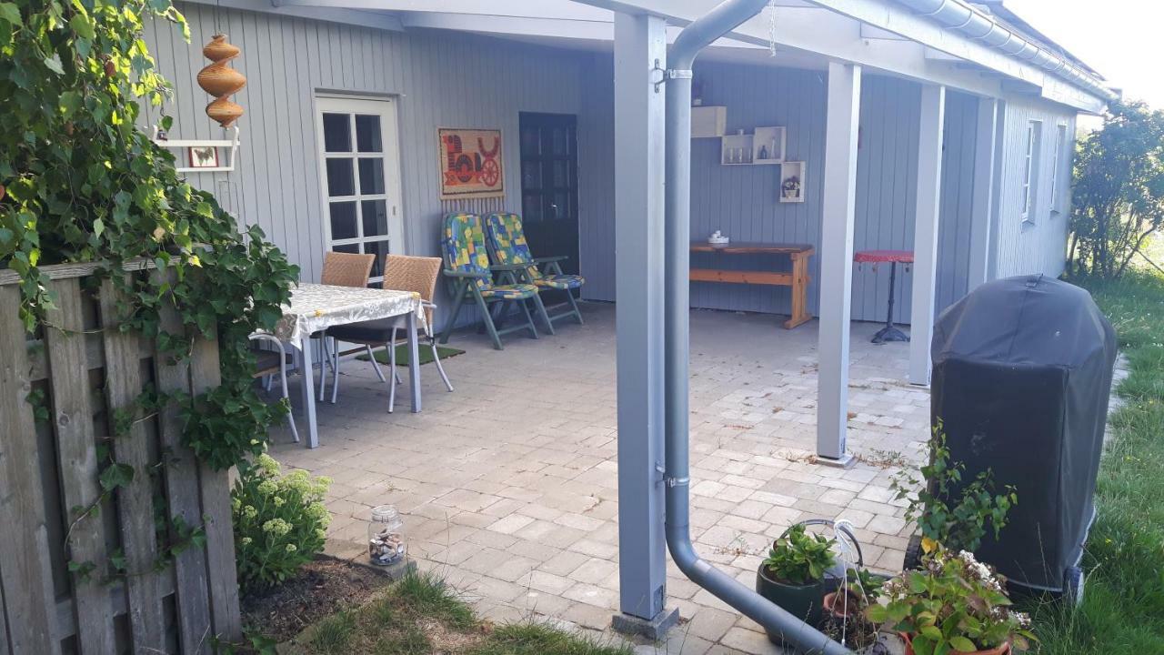 Pelikan Garden 1 Ferielejlighed Max 4 Personer Ved 2 Personer 650,00 Ekstra Personer 150,00 Kr Ekstra Stege Esterno foto