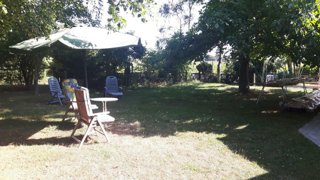 Pelikan Garden 1 Ferielejlighed Max 4 Personer Ved 2 Personer 650,00 Ekstra Personer 150,00 Kr Ekstra Stege Esterno foto